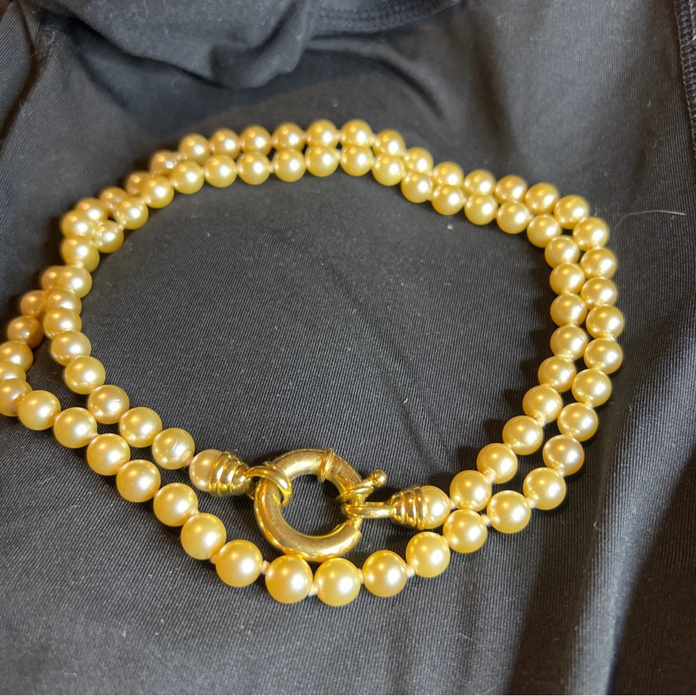 Joan Rivers faux pearl necklace 31 inches